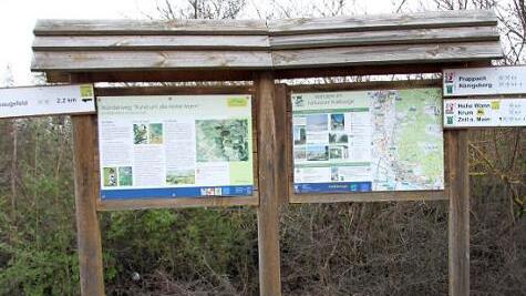 M&uuml;ll verschandelt die Informationstafeln auf dem Wanderparkplatz an der Kreisstra&szlig;e Ha&szlig;furt-Ebern. Hier waren Schmutzfinken.  Foto: as
