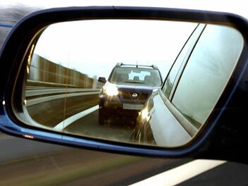 Rasern auf der Autobahn  sind Spritpreis und Abgaswerte völlig egal. Symbolfoto: Archiv