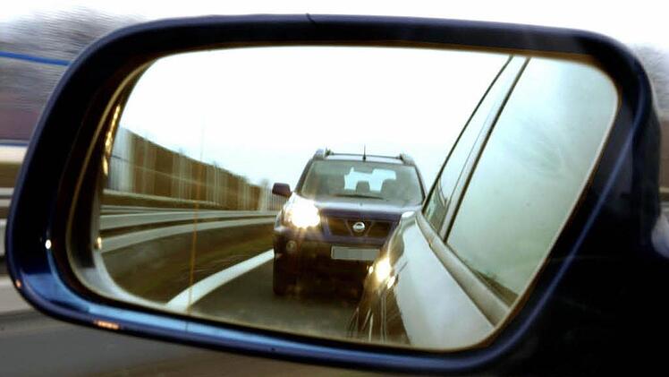 Rasern auf der Autobahn  sind Spritpreis und Abgaswerte völlig egal. Symbolfoto: Archiv