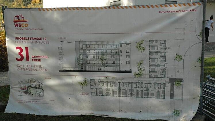 Das Wohngebäude Fröbelstraße 10 mit 31 barrierefreien Wohnungen mit zwei bis vier Zimmern. Dass es bald fertig ist, wurde groß gefeiert. Foto: Edwin Meißinger