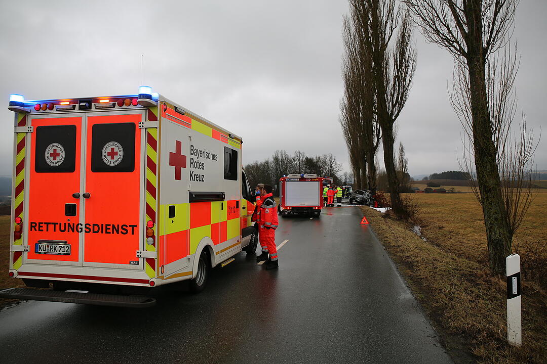 Schwerer Unfall im Kreis Kulmbach - Mann im Fahrzeug verbrannt