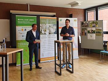 Thorsten Glauber und Thomas Lang bei der Vorstellung des  Stützpunkts auf Burg Feuerstein Foto: Carmen Schwind