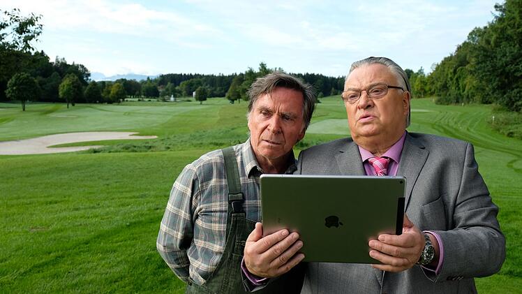 Dr. Starcke (Bernd Stegemann) m&auml;kelt erst am Rasen, dann zahlt er die Rechnung nicht - so steht Schorsch (Elmar Wepper, links) vor dem Ruin.