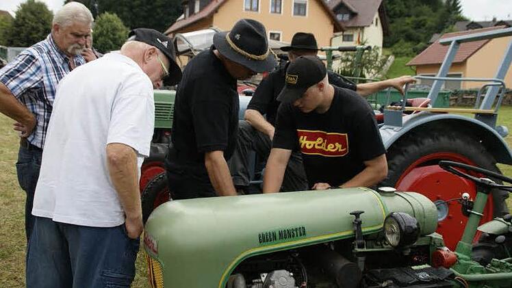 Wie viel PS hat der Schlepper unter der Haube?