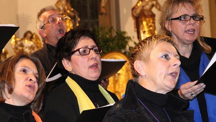 Die Sänger des Gospelchors "Charisma" Foto: