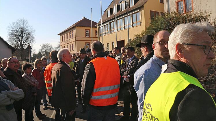 Ortsbegehung in Wartmannsroth   Foto: Schaar