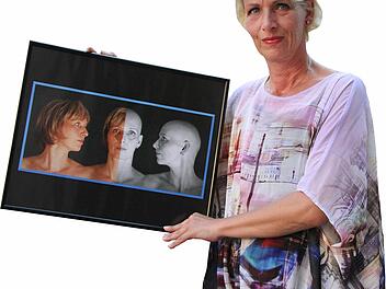 Als Silke Kreß mit 30 zum ersten Mal die Diagnose Brustkrebs bekam, war sie unfähig zu kämpfen. Sie wurde geheilt - doch der Krebs kam nach zehn Jahren zurück. Dieses Mal bot Silke Kreß der tückischen Krankheit die Stirn, kämpfte aktiv gegen die Krankheit, führte ein Tagebuch, ließ sich fotografieren - dieses Engagement hat ihr jetzt eine Einladung beim Bundespräsidenten eingebracht  Foto: Sonny Adam