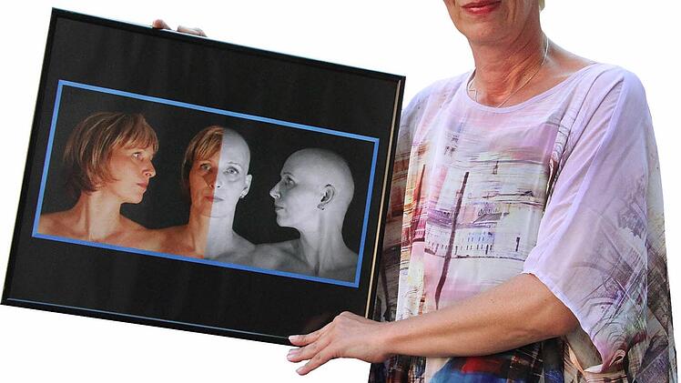 Als Silke Kreß mit 30 zum ersten Mal die Diagnose Brustkrebs bekam, war sie unfähig zu kämpfen. Sie wurde geheilt - doch der Krebs kam nach zehn Jahren zurück. Dieses Mal bot Silke Kreß der tückischen Krankheit die Stirn, kämpfte aktiv gegen die Krankheit, führte ein Tagebuch, ließ sich fotografieren - dieses Engagement hat ihr jetzt eine Einladung beim Bundespräsidenten eingebracht  Foto: Sonny Adam