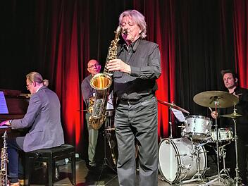 Das Starkonzert der Reihe "Jazz mal anders" des Kulturamts Haßfurt live mit (von links) Bernhard Pichl (Klavier), Rudi Engel (Bass), Leszek Zadlo (Saxophon) und Florian Kettler (Schlagzeug) war dem polnischen Jazz gewidmet und faszinierte das Publikum. Foto: Ulrike Langer