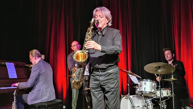 Das Starkonzert der Reihe "Jazz mal anders" des Kulturamts Haßfurt live mit (von links) Bernhard Pichl (Klavier), Rudi Engel (Bass), Leszek Zadlo (Saxophon) und Florian Kettler (Schlagzeug) war dem polnischen Jazz gewidmet und faszinierte das Publikum. Foto: Ulrike Langer