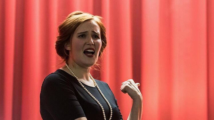 Reichlich Beifall gab es für den Ella-Fitzgerald-Abend, den Laura Mann und Florian Berndt im Foyer des neuen Coburger Wohnbau-Domizils gestalteten.Jochen Berger