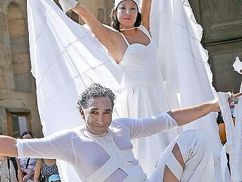 An allen Ecken und Enden des Bamberger Stadtkerns verzauberten am Wochenende Gruppen und Solisten das Publikum wie hier, am Grünen Markt. Foto: Harald Rieger