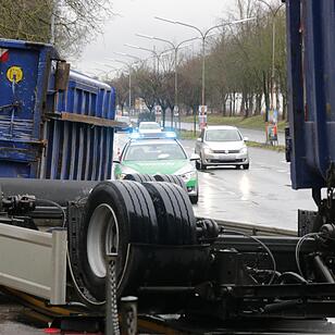Müll-Laster in Forchheim umgekippt