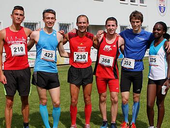 Die Erstplatzierrten des Hauptlaufes (von links), Franz Elflein, Felix Lermer, Ralf Häfner, Kevin Karrer, Lukas Beierlieb, und die schnellste Frau, Brenda Kebeya.