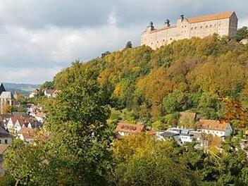 Die Erschließung der Plassenburg wird seit langen kontrovers diskutiert. Vor 25 Jahren war es die Standseilbahn - heute ist es die Buchwaldstraße. Eine Variante, die auch denkbar wäre:  Es gibt viele alte Bierkeller, die weit in den Burgberg hineinführen und als Zugang zu einem Lift dienen könnten, um Besucher nach oben zu bringen.  Foto: Ralf Müller
