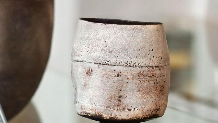 Hans Cooper, Deutschland, geb. 1920, Vase, um 1973, Steinzeug, heller Scherben, braun und beige-braun glasiert Foto: Jochen Berger