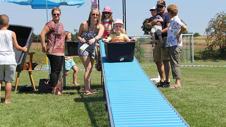 An verschiedenen Stationen hatten die Kinder Gelegenheit, Geschicklichkeit zu beweisen oder einfach nur zu Toben. Foto: Carsten Höllein