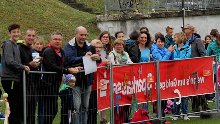 Die Zuschauer feuerten die Läufer recht zahlreich an.