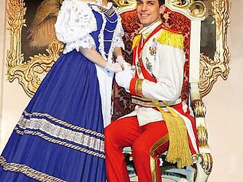 Die Kost&uuml;me f&uuml;r das Musical wurden nach originalen Schnittmustern in Wien hergestellt.  Foto: Christian Schmidt