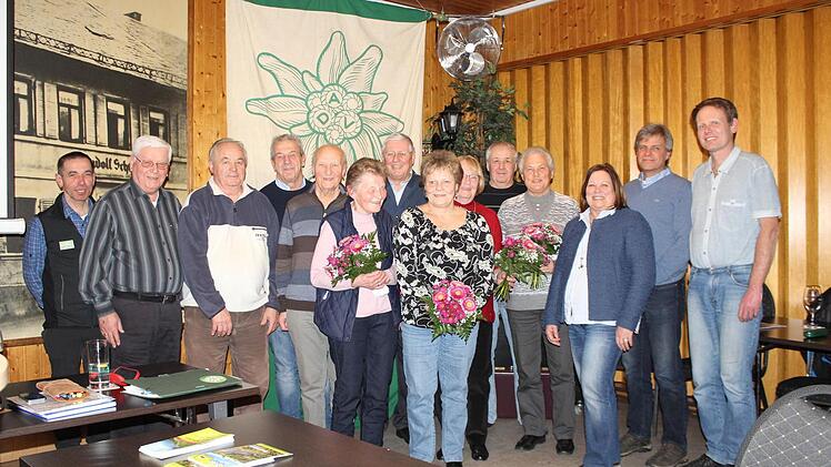 Die Ehrungen für 25, 40 und 60 Jahre DAV-Mitgliedschaft waren zahlreich. Foto: Manja von Nida