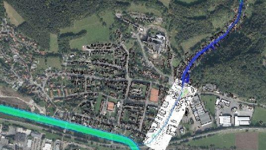 Durch die Verrohrung des Purbachs (blau) soll die Gefahr gebannt werden. Grün: die Flutmulde. Grafik: Stadt Kulmbach