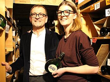 Zu Besuch an alter Wirkungsstätte: Stefanie Hehn bei ihrem früheren Chef Hermann Laudensack. Foto: Benedikt Borst