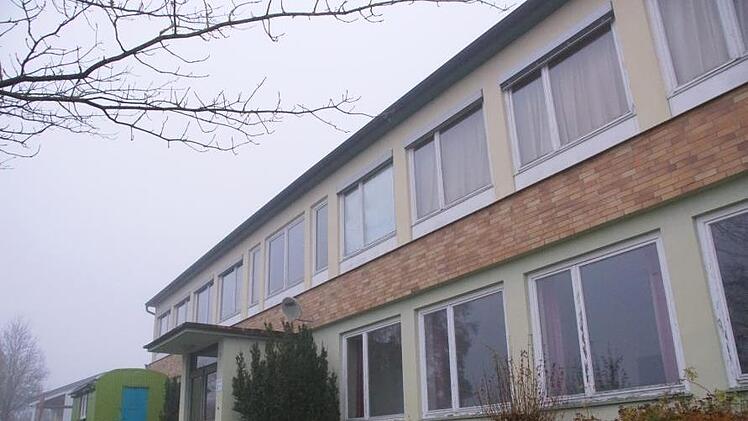 Noch steht es, doch bald ist es Geschichte: Das Geb&auml;ude in D&ouml;ringstadt, das einst als Jugendbegegnungsst&auml;tte diente, wird abgerissen. &Uuml;ber die Verwendung des dann frei werdenden Areals ist aber noch nicht entschieden. Foto: Mario Deller