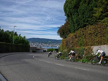 Tragödie bei Rad-WM: 18-Jährige stirbt - schwere Stürze häufen sich Tragödie bei Rad-WM: 18-Jährige stirbt - schwere Stürze häufen sich