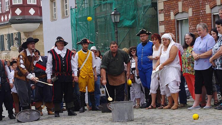 Beim Kl&ouml;&szlig;wurf war Zielsicherheit gefragt. Foto: Heike Sch&uuml;lein