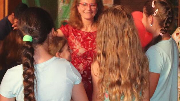 So hat sich Gudrun Boss immer wohlgef&uuml;hlt: inmitten ihrer Sch&uuml;ler. Foto: Johanna Blum