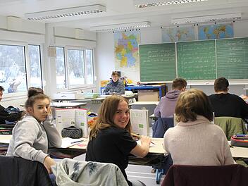 Die 8. und 9. Klassen der Mittelschule werden im laufenden Schuljahr im Container unterrichtet. Foto: Julia Raab