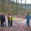 Förster Roland Henfling, Lukas Bandorf (Naturpark Haßberge), Manfred Husslein (Landratsamt), Georg Biertempfel (Vertreter der Stadt Zeil und der Holzrechtler von Krum) und Winfried Seufert (Naturpark Haßberge) vor einem der neu angelegten Feuchtbiotope bei Krum (von links)  Foto: Norbert Schmucker