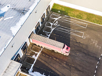 Seniorin von Lastwagen überrollt Seniorin von Lastwagen überrollt