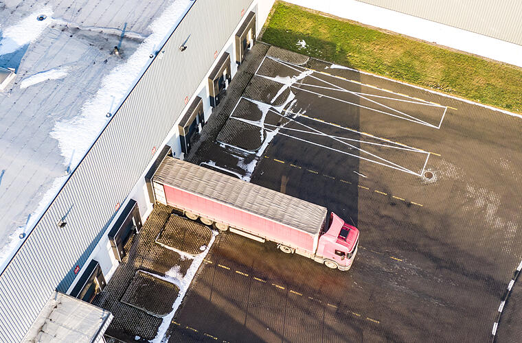 Seßlach: Tödlicher Unfall auf Parkplatz - Lastwagen überrollt Fußgängerin