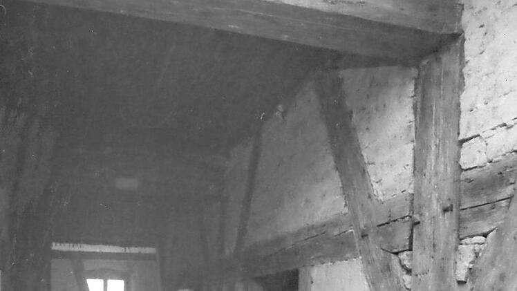 Die Umwandlung des ehemaligen Pfründnerspitals zum Stadtmuseum war ein Herzenswunsch von Richard Tille (vorne). Die Überwachung der Bauarbeiten übernahm er persönlich. Foto: Archiv