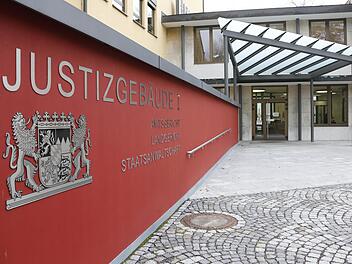 Ein Mann aus Bad Rodach bekam eine Bewährungsstrafe, weil er kinder- und jugendpornografische Inhalte aus dem Internet heruntergeladen und auf seinem Rechner gespeichert hatte.