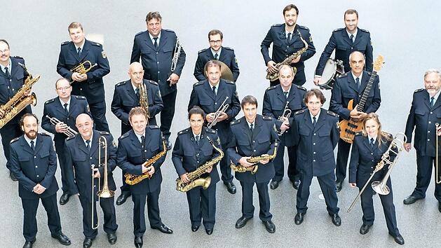 Die Berufsmusiker der Big Band des Bundespolizeiorchesters Foto: PR