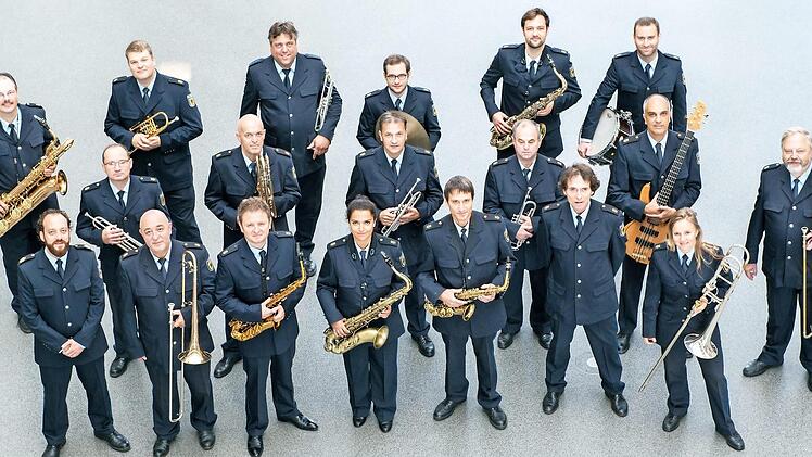 Die Berufsmusiker der Big Band des Bundespolizeiorchesters Foto: PR