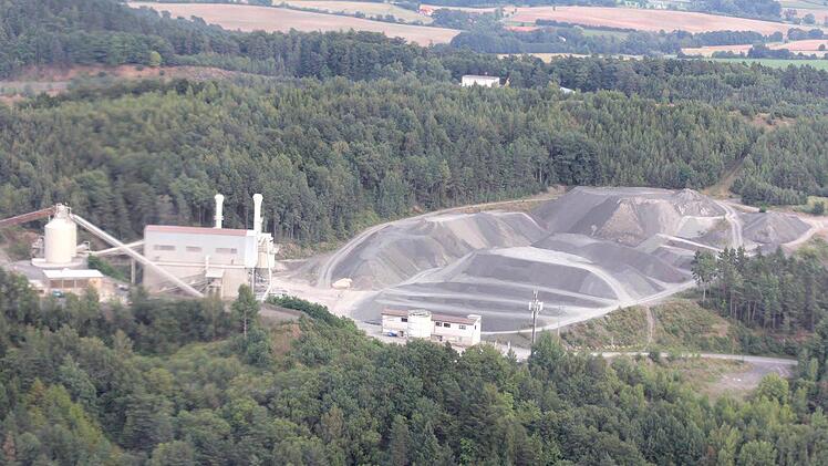 Stein für Stein: Basalt, der dritthärteste Stein, wird auf dem Zeilberg bei Maroldsweisach gewonnen.