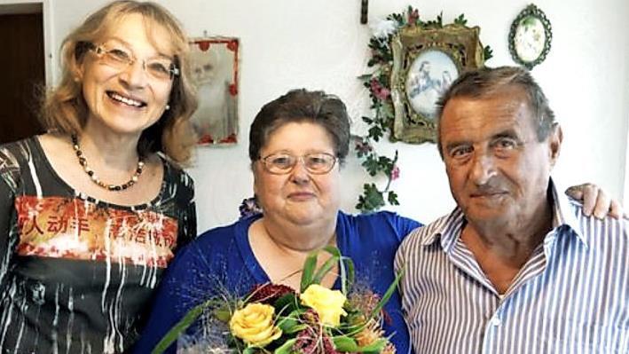 Herzogenaurachs Zweite Bürgermeisterin Renate Schroff (l.) gratulierte Ana und Pietro Elenore zur Goldenen Hochzeit. Foto: Richard Sänger