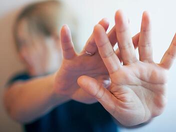 Mann attackiert Ehefrau in D&ouml;hlau