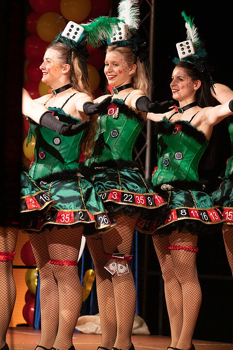 Viele Tanzgruppen, lustige Büttenreden und ein furioses Finale!