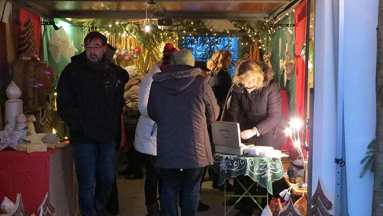 Viel Selbstgemachtes gab es beim Weihnachtsmarkt in Euerdorf. Foto: Doris Bauer