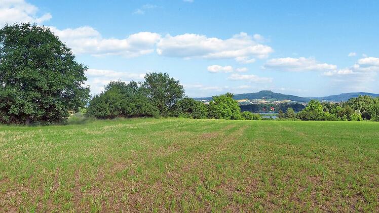 Auf diesem Gelände mit tollem Panoramablick oberhalb von Nedensdorf würde ein Investor gerne eine Wohnanlage errichten. Aufgrund der veränderten Nutzung gibt es dafür aber kein grünes Licht.