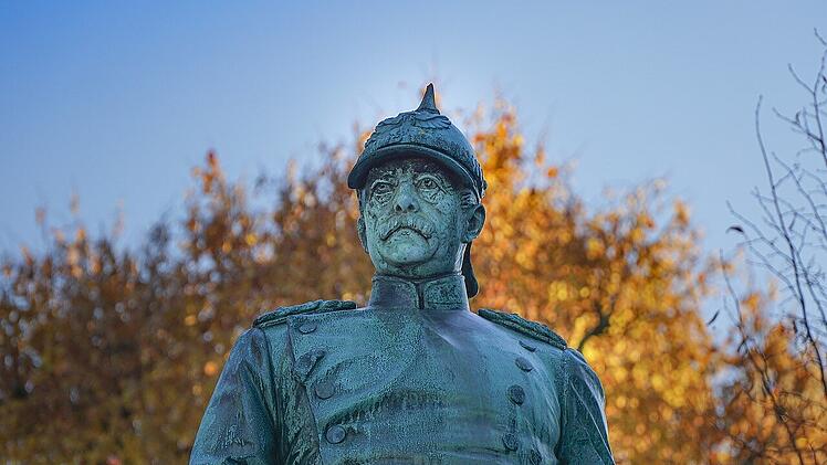 Bismarck: In Hof durch einen Turm geehrt.