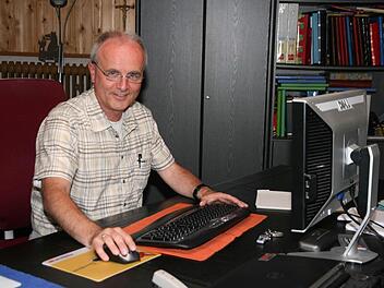 Markus Grüner kann dank einer schnellen Internetverbindung von zu Hause aus arbeiten. Foto: Franz Galster