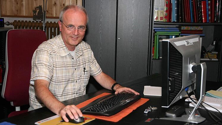 Markus Grüner kann dank einer schnellen Internetverbindung von zu Hause aus arbeiten. Foto: Franz Galster