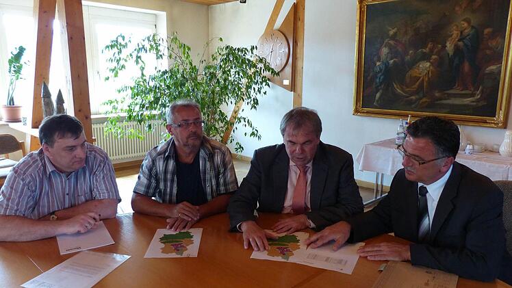 Über den geplanten Breitbandausbau in Sand informierten, von links: Matthias Klauda, Roland Mahr, Bernhard Ruß und Klaus Markert. Foto: Klaus Schmitt