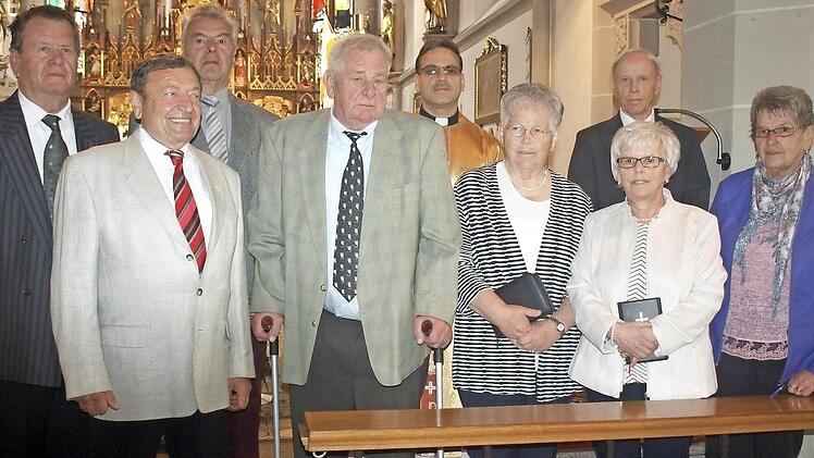 65 Jahre ist es her, dass diese Männer und Frauen ihre erste heilige Kommunion feierten.