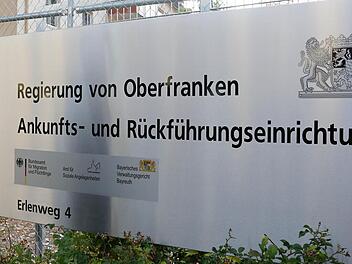 Welche Spuren hinterlassen Abschiebungen bei Kindern? Ombudsmann Marten Schrievers kritisiert die Abschiebepraxis in der Bamberger Ankunfts- und Rückführungseinrichtung (Are). Foto: Matthias Hoch/Archiv